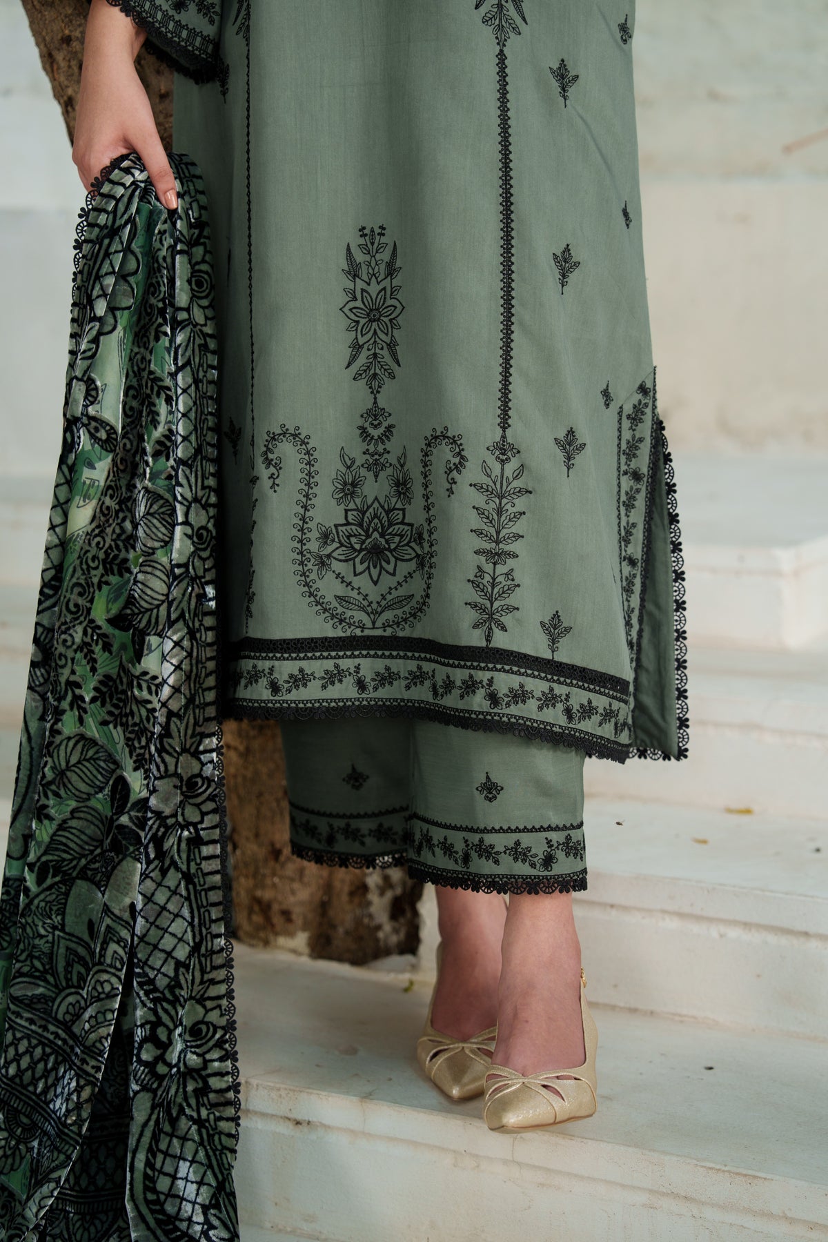 Aneelas Viscose Emb Kaftan 3pc Palachi Shawl [VC-26-11] [Dispatch Time 2.5 Months]