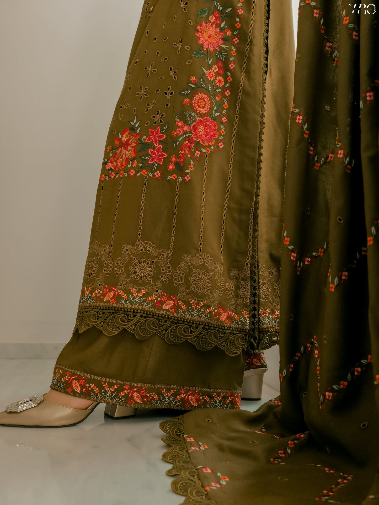 Rs 17000 Aneelas Stitched Peach Wool Emb 3pc [PL-13] [Dispatch Time 2 Months]