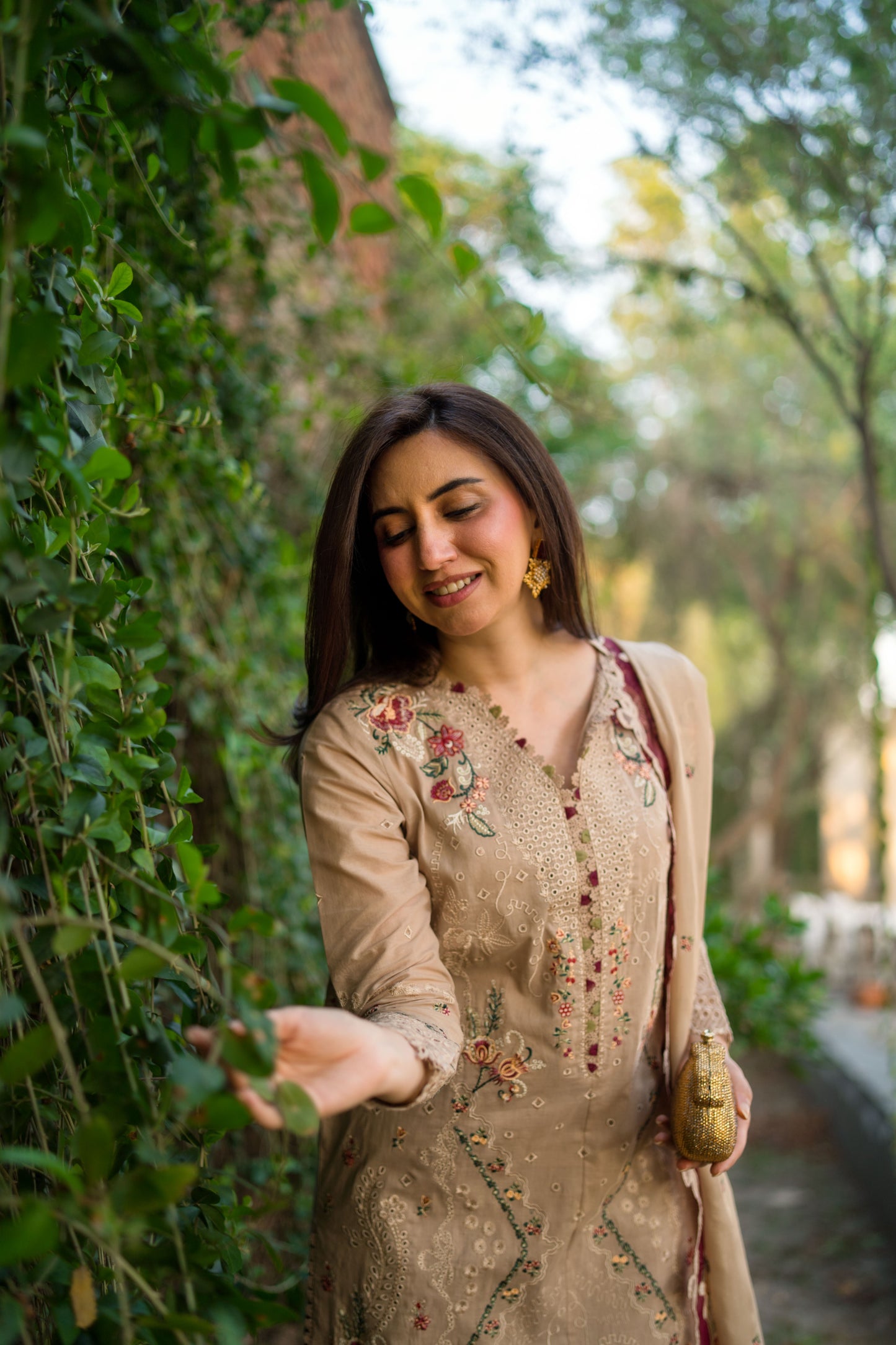 Rs 18500 Aneelas Stitched Lawn Emb 3pc Silk Duppata [LUX-26-51] [Dispatch Time 2.5 Months]