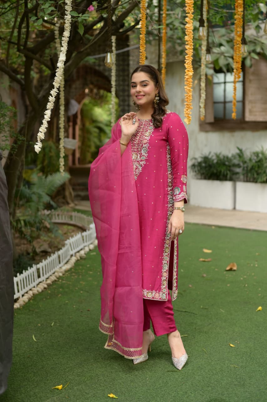 Rs 32000 Aneelas Stitched Formal Ada Work Raw Silk Emb 3pc Organza Duppata [FC-16] [Dispatch Time 2.5 Months]