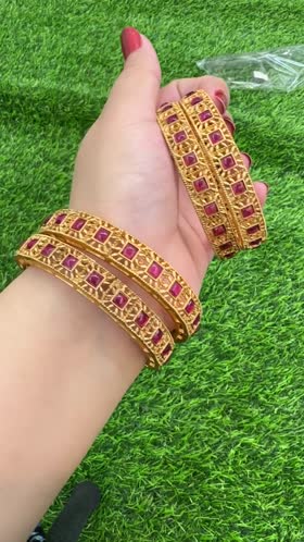 Rs 1250 bangles