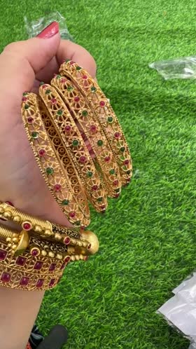 Rs 2500 Rajwari bangles[ 2.4 ]