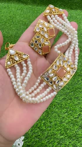 Rs 1950 choker set